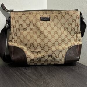 #240 Gucci Crossbody
